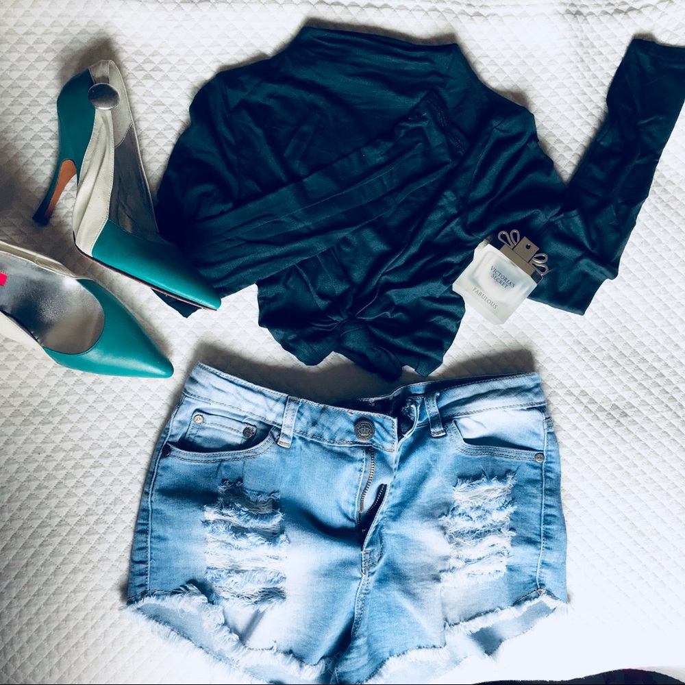 NEW! 🔥Noelle Knotted Crop Top
